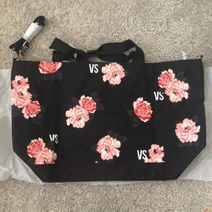 NWT: Victoria’s secrets floral tote